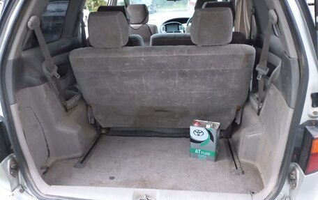 Toyota Estima III рестайлинг -2, 2002 год, 585 000 рублей, 32 фотография