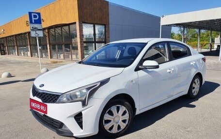 KIA Rio IV, 2020 год, 1 350 000 рублей, 2 фотография