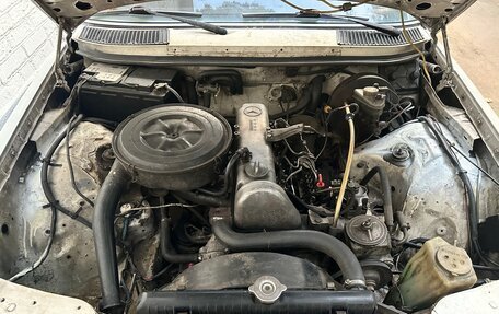 Mercedes-Benz W123, 1982 год, 340 000 рублей, 3 фотография