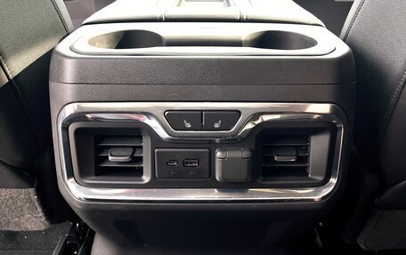 Chevrolet Silverado, 2020 год, 4 600 000 рублей, 28 фотография