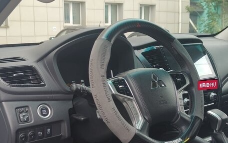 Mitsubishi Montero Sport, 2022 год, 4 300 000 рублей, 3 фотография