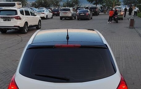 Nissan Tiida, 2011 год, 890 000 рублей, 23 фотография