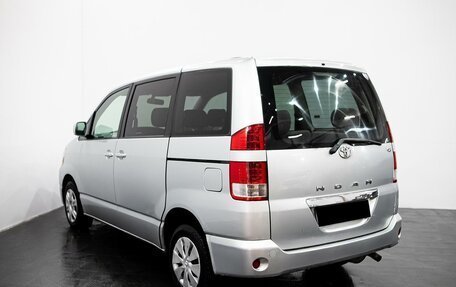 Toyota Noah III, 2004 год, 915 000 рублей, 5 фотография