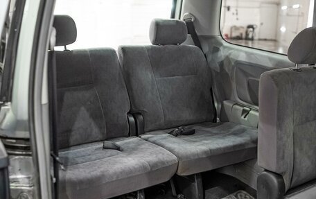 Toyota Noah III, 2004 год, 915 000 рублей, 11 фотография