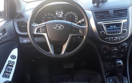 Hyundai Solaris II рестайлинг, 2015 год, 1 100 000 рублей, 7 фотография