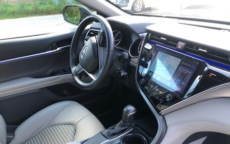 Toyota Camry, 2017 год, 2 700 000 рублей, 4 фотография
