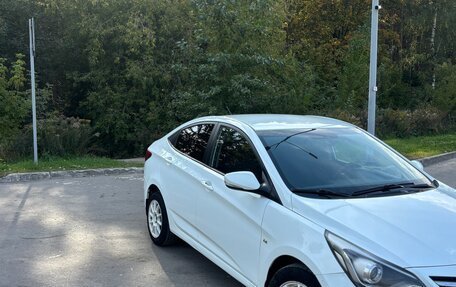 Hyundai Solaris II рестайлинг, 2015 год, 870 000 рублей, 2 фотография