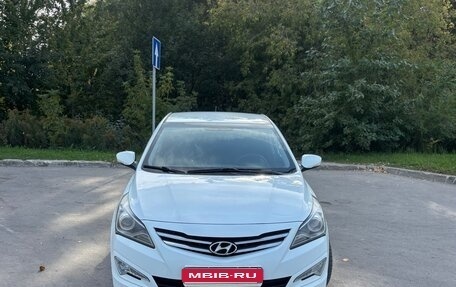 Hyundai Solaris II рестайлинг, 2015 год, 870 000 рублей, 1 фотография