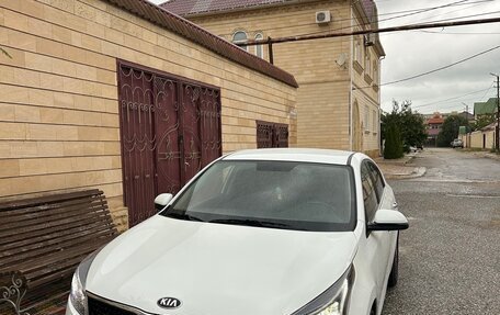 KIA Rio IV, 2021 год, 1 820 000 рублей, 1 фотография