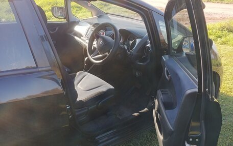 Honda Fit III, 2011 год, 830 000 рублей, 10 фотография