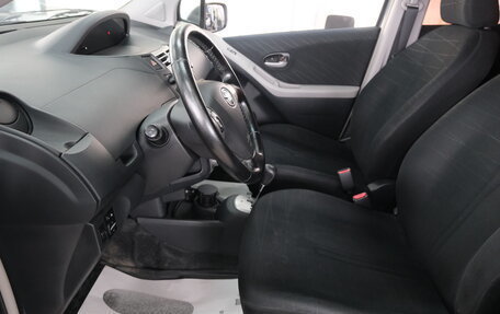 Toyota Yaris III рестайлинг, 2007 год, 639 000 рублей, 8 фотография