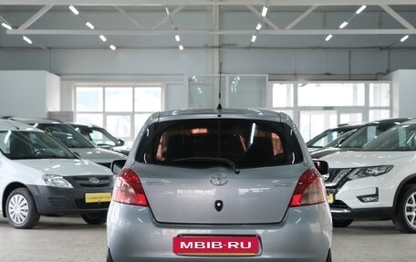 Toyota Yaris III рестайлинг, 2007 год, 639 000 рублей, 6 фотография