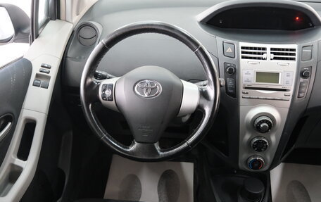 Toyota Yaris III рестайлинг, 2007 год, 639 000 рублей, 12 фотография