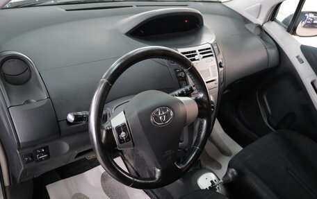 Toyota Yaris III рестайлинг, 2007 год, 639 000 рублей, 11 фотография