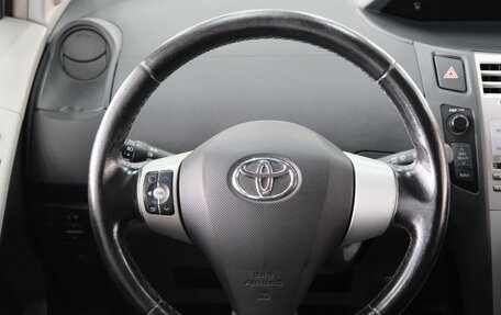 Toyota Yaris III рестайлинг, 2007 год, 639 000 рублей, 13 фотография