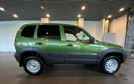 Chevrolet Niva I рестайлинг, 2016 год, 810 000 рублей, 2 фотография