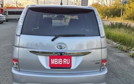 Toyota ISis I, 2014 год, 1 600 000 рублей, 6 фотография