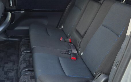 Toyota ISis I, 2014 год, 1 600 000 рублей, 19 фотография