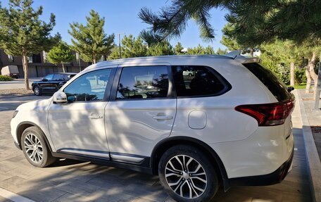 Mitsubishi Outlander III рестайлинг 3, 2018 год, 2 000 000 рублей, 5 фотография