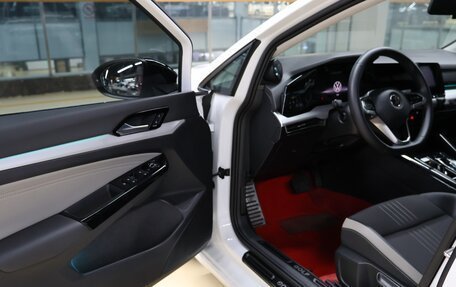 Volkswagen Golf VIII, 2022 год, 1 890 000 рублей, 17 фотография