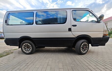 Toyota HiAce H100, 1989 год, 750 000 рублей, 2 фотография