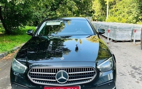 Mercedes-Benz E-Класс, 2020 год, 2 500 000 рублей, 1 фотография