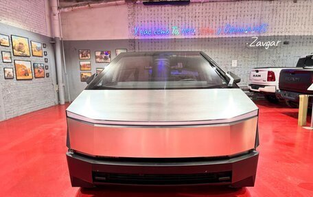 Tesla Cybertruck, 2024 год, 18 000 000 рублей, 2 фотография