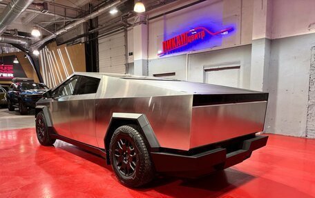 Tesla Cybertruck, 2024 год, 18 000 000 рублей, 3 фотография