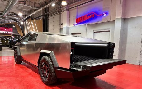 Tesla Cybertruck, 2024 год, 18 000 000 рублей, 4 фотография