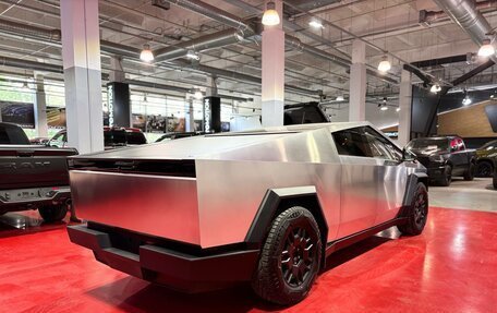 Tesla Cybertruck, 2024 год, 18 000 000 рублей, 6 фотография