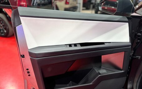 Tesla Cybertruck, 2024 год, 18 000 000 рублей, 13 фотография