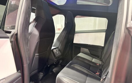 Tesla Cybertruck, 2024 год, 18 000 000 рублей, 12 фотография