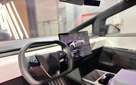 Tesla Cybertruck, 2024 год, 18 000 000 рублей, 15 фотография