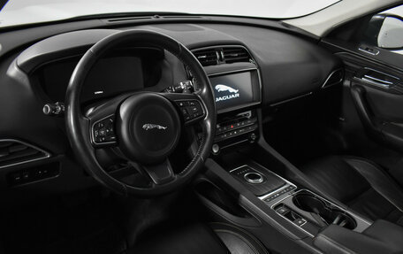 Jaguar F-Pace, 2016 год, 2 390 000 рублей, 9 фотография