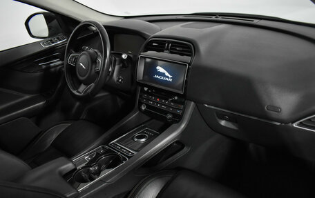 Jaguar F-Pace, 2016 год, 2 390 000 рублей, 11 фотография