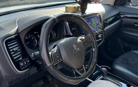 Mitsubishi Outlander III рестайлинг 3, 2020 год, 2 650 000 рублей, 8 фотография