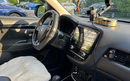 Mitsubishi Outlander III рестайлинг 3, 2020 год, 2 650 000 рублей, 17 фотография