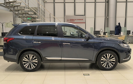 Mitsubishi Outlander III рестайлинг 3, 2020 год, 2 540 000 рублей, 8 фотография