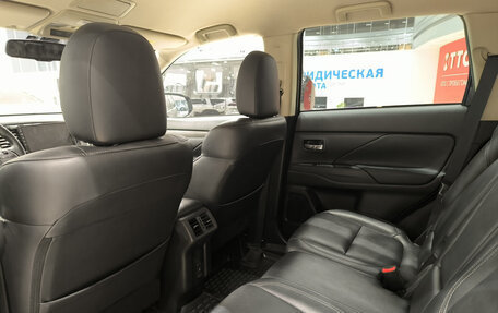Mitsubishi Outlander III рестайлинг 3, 2020 год, 2 540 000 рублей, 16 фотография