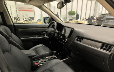Mitsubishi Outlander III рестайлинг 3, 2020 год, 2 540 000 рублей, 15 фотография
