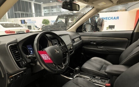 Mitsubishi Outlander III рестайлинг 3, 2020 год, 2 540 000 рублей, 20 фотография