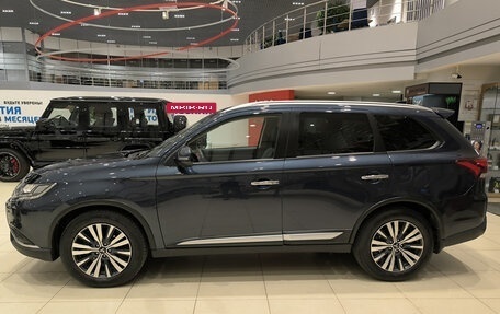 Mitsubishi Outlander III рестайлинг 3, 2020 год, 2 540 000 рублей, 12 фотография