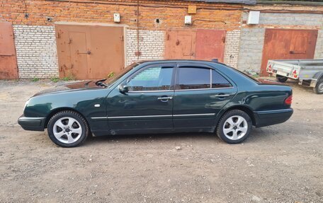 Mercedes-Benz E-Класс, 1997 год, 450 000 рублей, 3 фотография