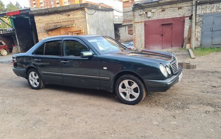 Mercedes-Benz E-Класс, 1997 год, 450 000 рублей, 2 фотография