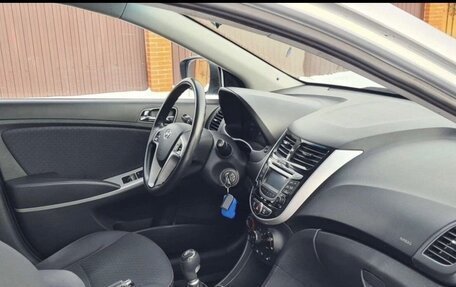 Hyundai Solaris II рестайлинг, 2012 год, 490 000 рублей, 12 фотография