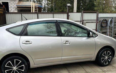 Toyota Prius, 2005 год, 650 000 рублей, 5 фотография