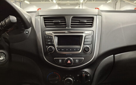 Hyundai Solaris II рестайлинг, 2015 год, 1 200 000 рублей, 18 фотография