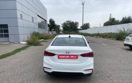 Hyundai Solaris II рестайлинг, 2018 год, 560 000 рублей, 2 фотография