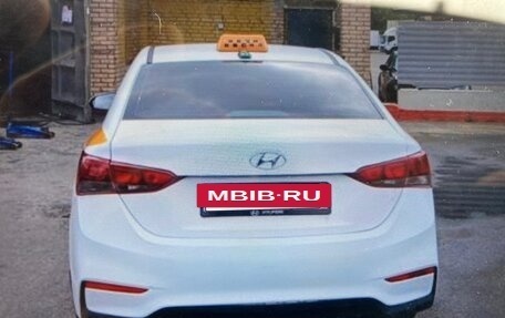 Hyundai Solaris II рестайлинг, 2017 год, 650 000 рублей, 3 фотография