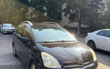 Toyota Corolla Verso I, 2006 год, 690 000 рублей, 2 фотография